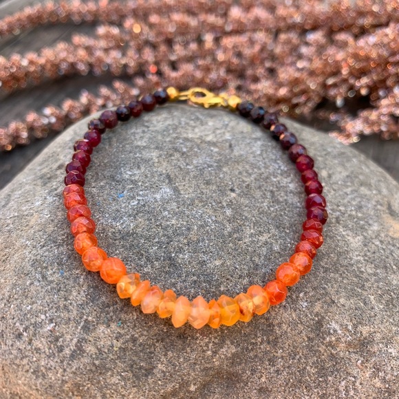 HP 🎉 Garnet Carnelian Gemstone Unisex Bracelet - Picture 5 of 8